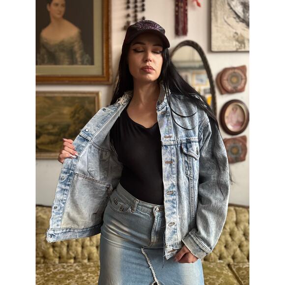 90s Vintage Levis Lightwash Distressed Denim Jacket Mens Size Large - Picture 4 of 11